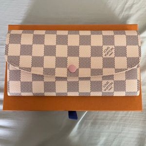 ❌SOLD❌ Brand New Louis Vuitton Emilie Wallet